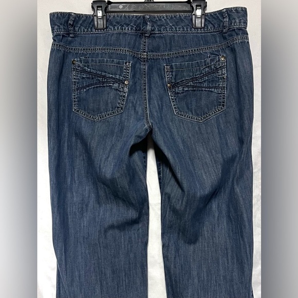 Tommy Hilfiger Mid Rise Denim Wide Leg Jeans | Trousers | Denim | Fall | Casual - Picture 6 of 11